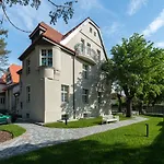 Eureka Hotel
